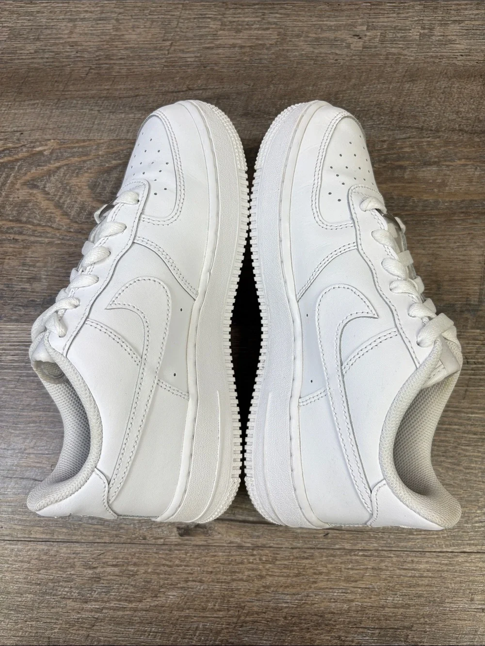 Nike Air Force 1 LE GS Triple White Sneakers 6Y / Women’s 7.5 FV5951-111